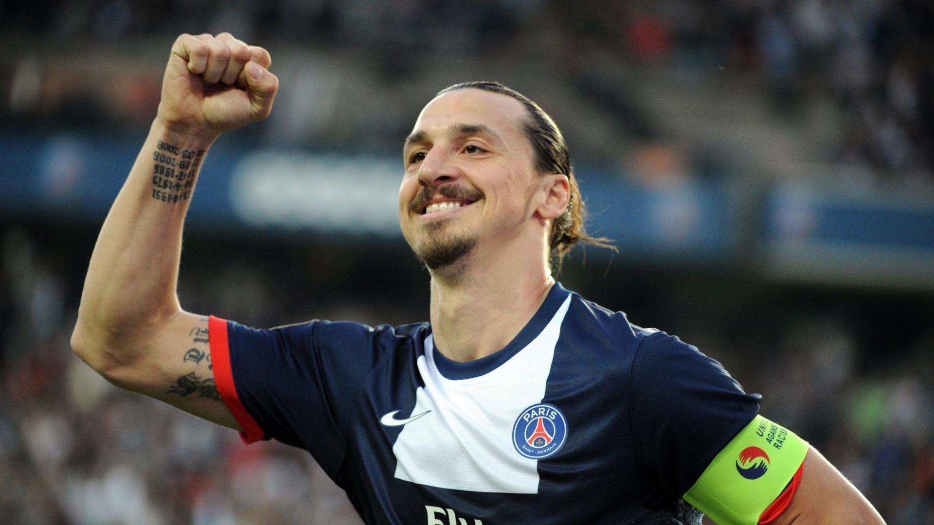 足球明星在国际慈善晚宴上共同呼吁环保行动，足球明星参加中国综艺